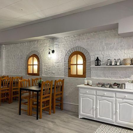 Hostal Restaurante Avenida De Madrid Тарраса Екстер'єр фото
