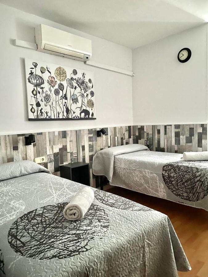 Hostal Restaurante Avenida De Madrid Тарраса Екстер'єр фото