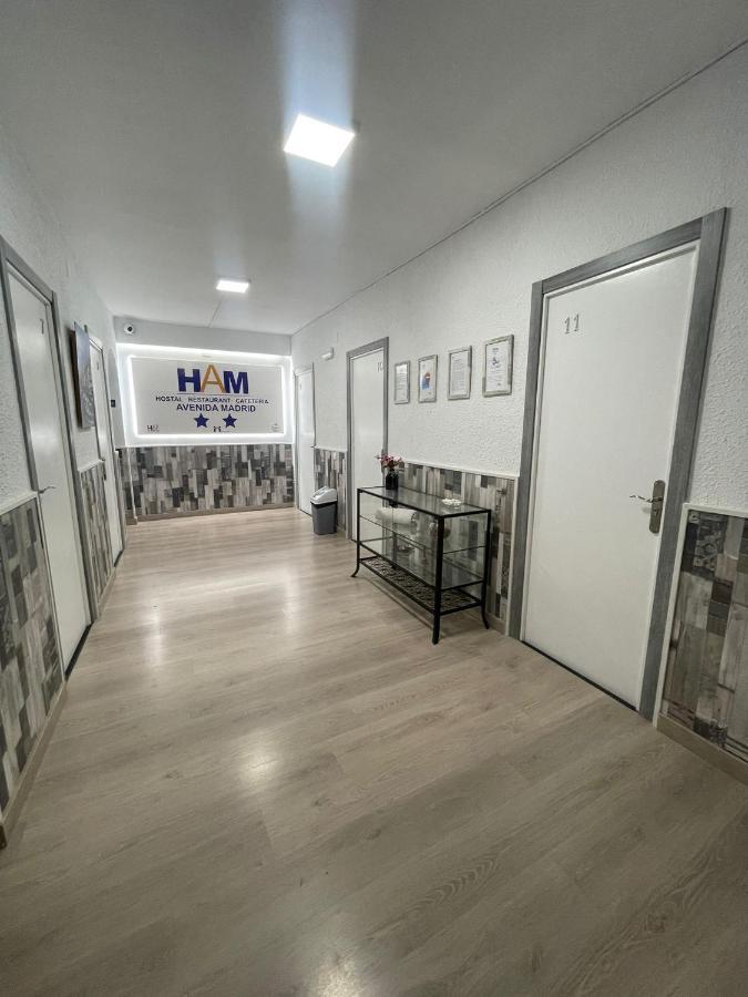 Hostal Restaurante Avenida De Madrid Тарраса Екстер'єр фото