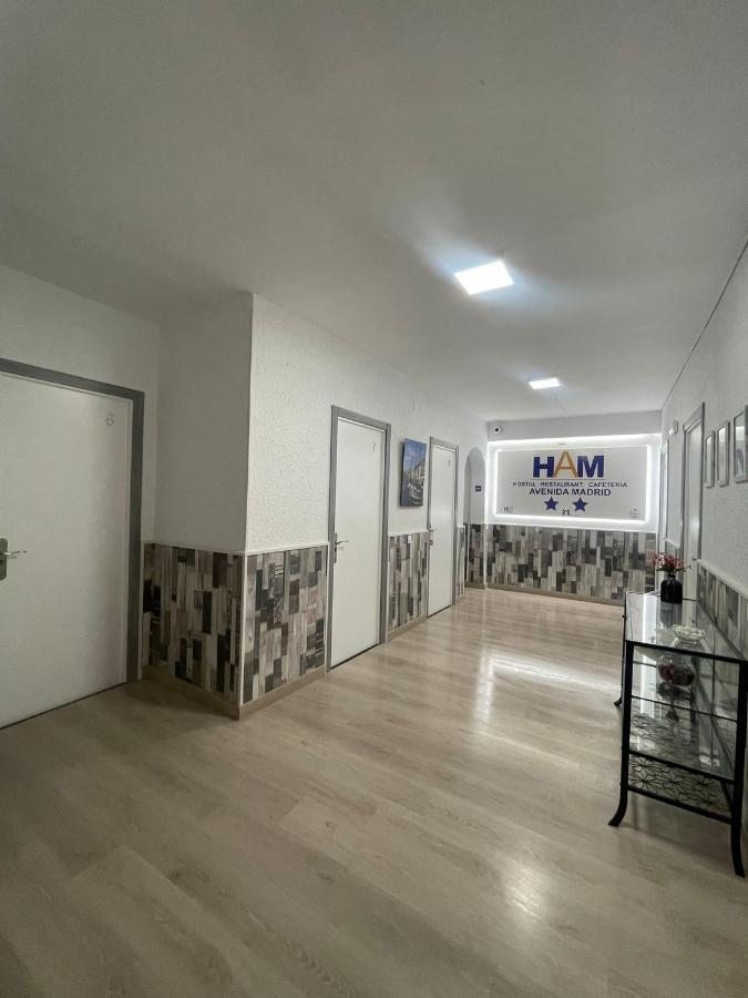 Hostal Restaurante Avenida De Madrid Тарраса Екстер'єр фото