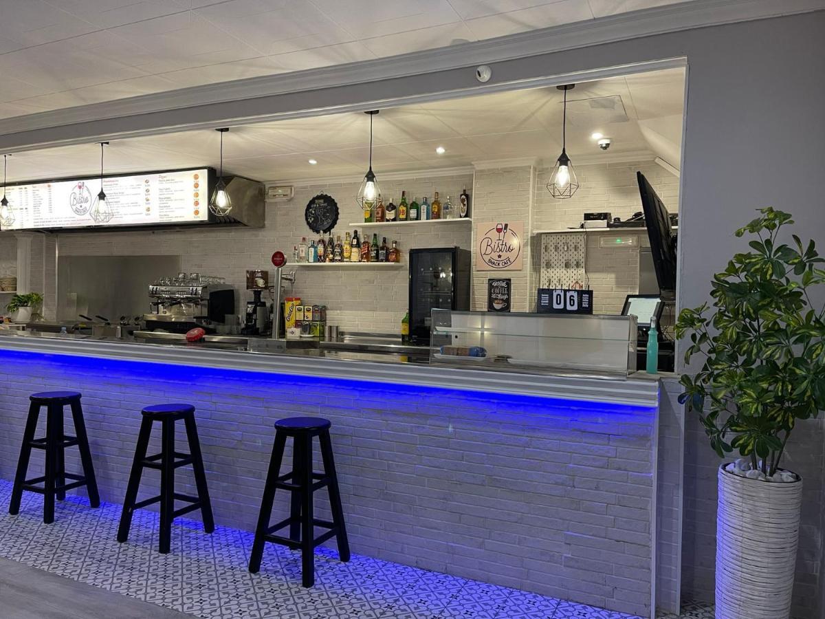 Hostal Restaurante Avenida De Madrid Тарраса Екстер'єр фото