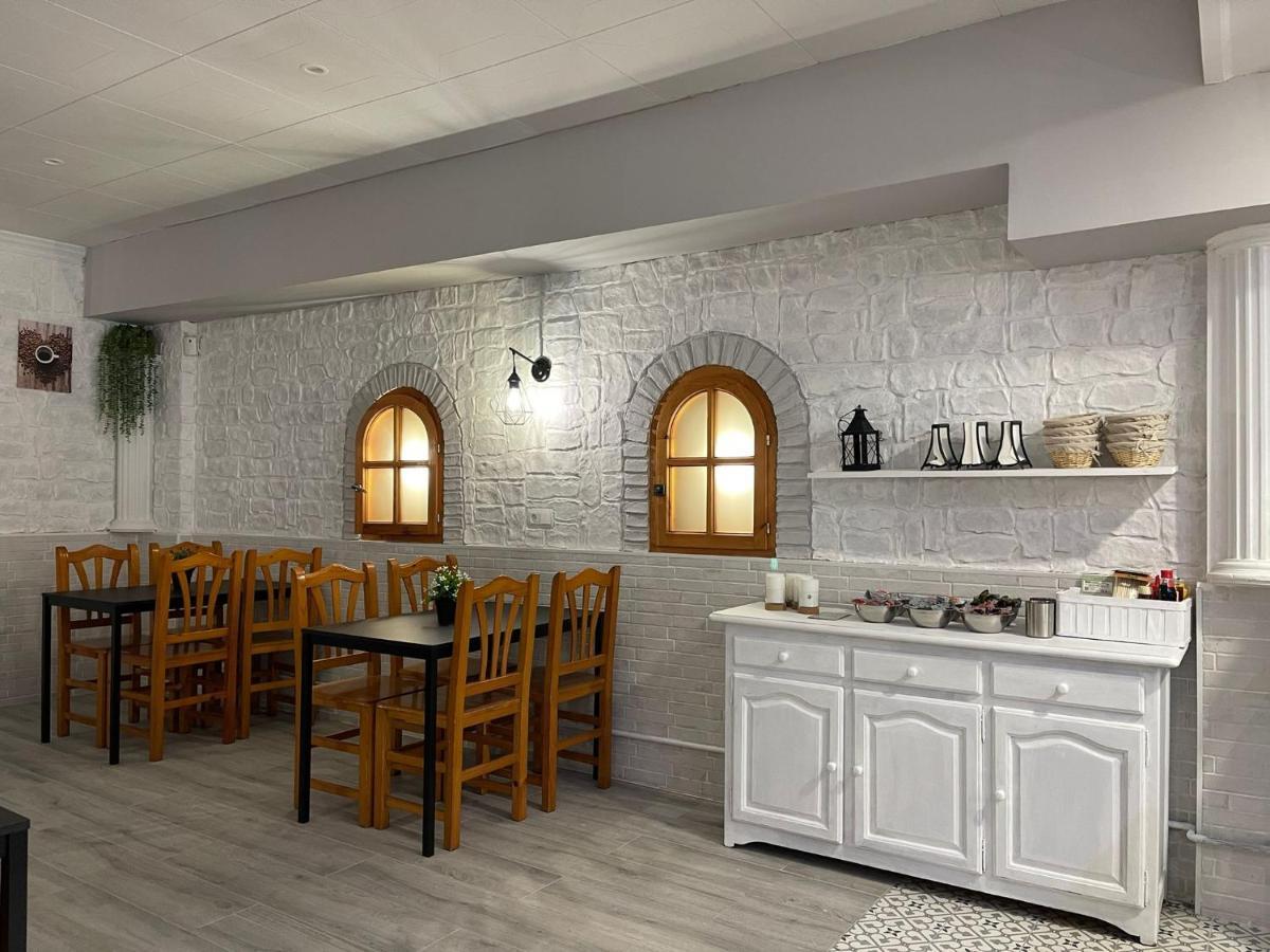 Hostal Restaurante Avenida De Madrid Тарраса Екстер'єр фото