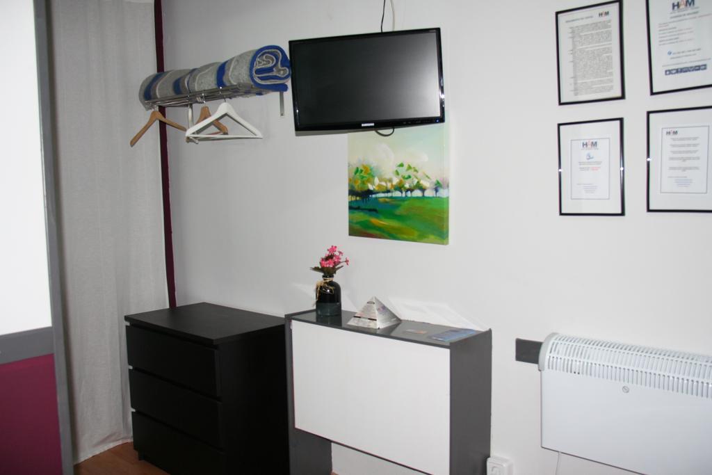 Hostal Restaurante Avenida De Madrid Тарраса Екстер'єр фото