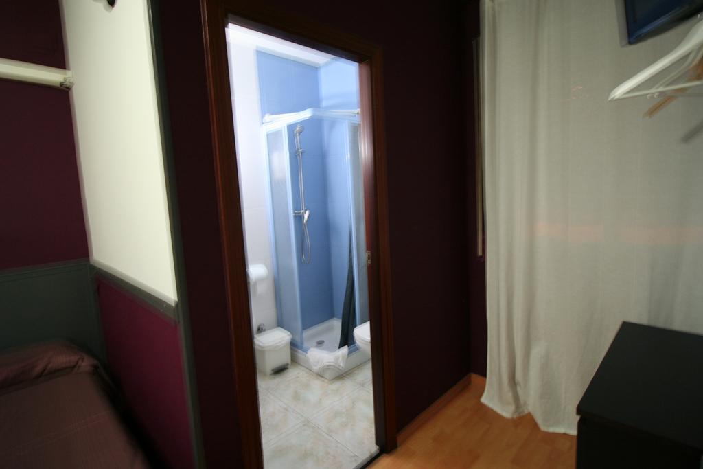 Hostal Restaurante Avenida De Madrid Тарраса Екстер'єр фото