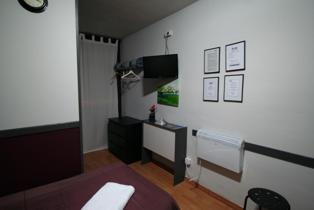 Hostal Restaurante Avenida De Madrid Тарраса Екстер'єр фото