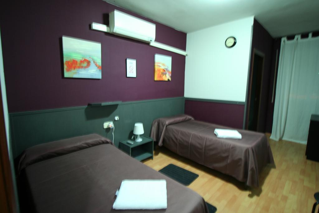 Hostal Restaurante Avenida De Madrid Тарраса Екстер'єр фото