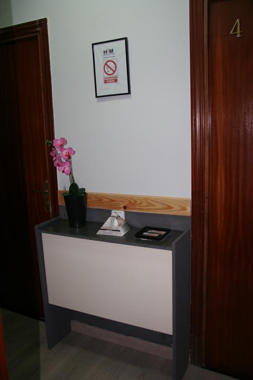 Hostal Restaurante Avenida De Madrid Тарраса Екстер'єр фото