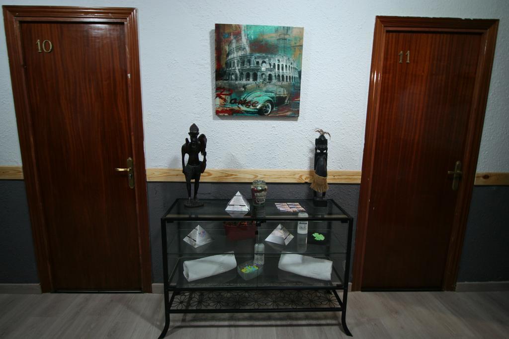 Hostal Restaurante Avenida De Madrid Тарраса Екстер'єр фото