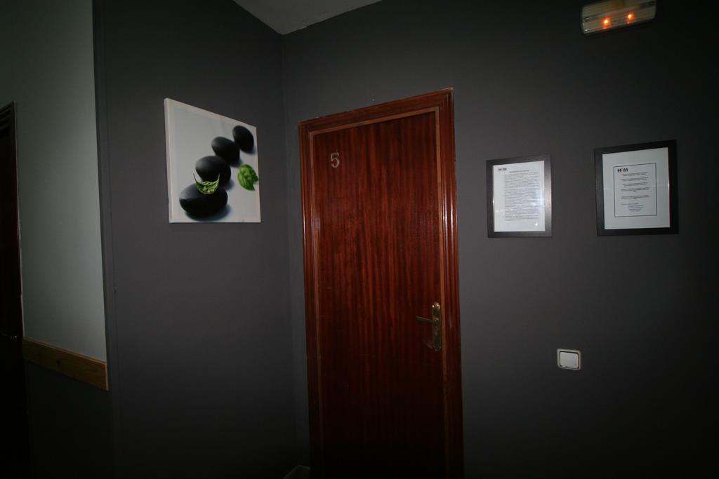 Hostal Restaurante Avenida De Madrid Тарраса Екстер'єр фото