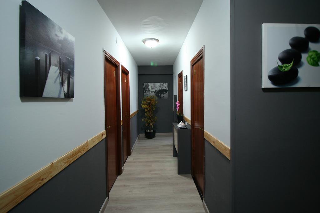 Hostal Restaurante Avenida De Madrid Тарраса Екстер'єр фото