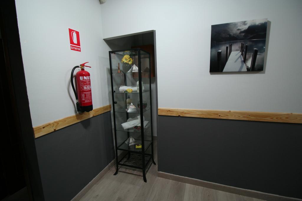 Hostal Restaurante Avenida De Madrid Тарраса Екстер'єр фото
