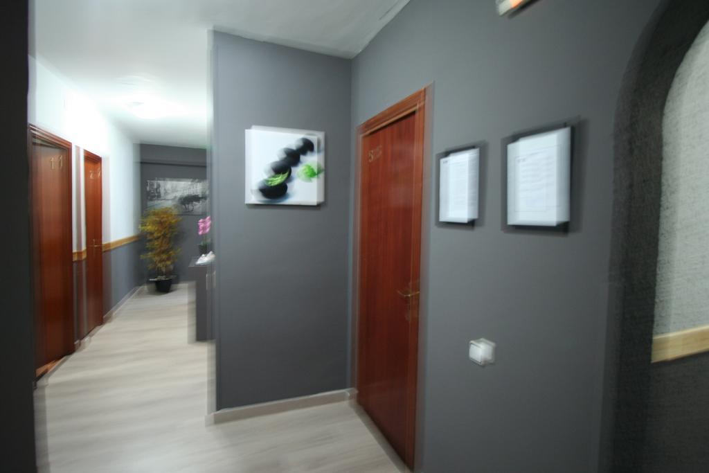 Hostal Restaurante Avenida De Madrid Тарраса Екстер'єр фото