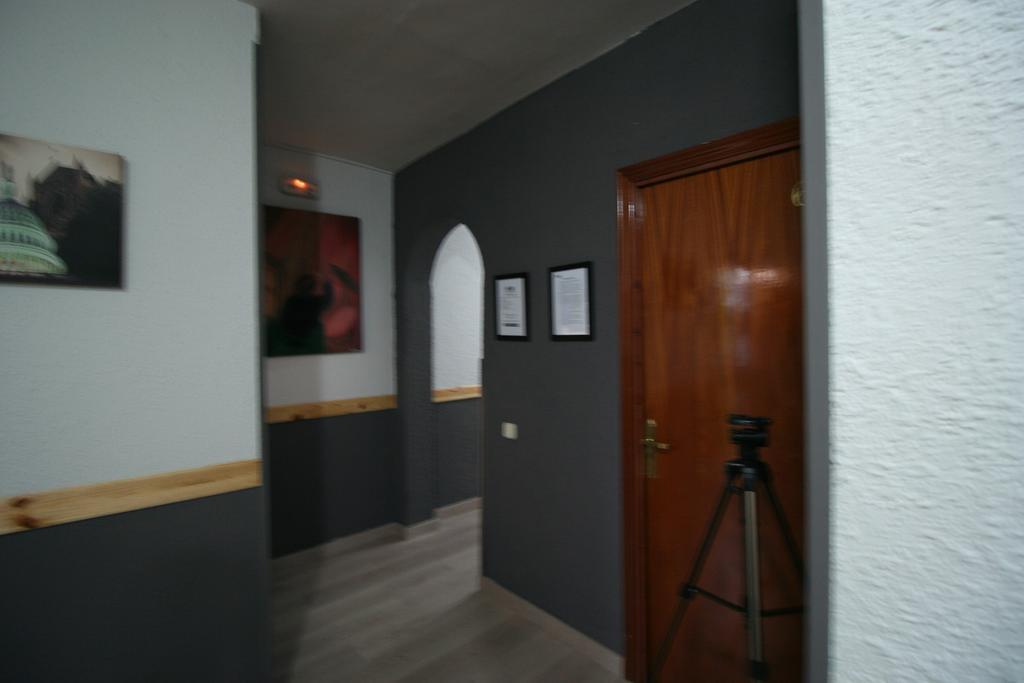 Hostal Restaurante Avenida De Madrid Тарраса Екстер'єр фото