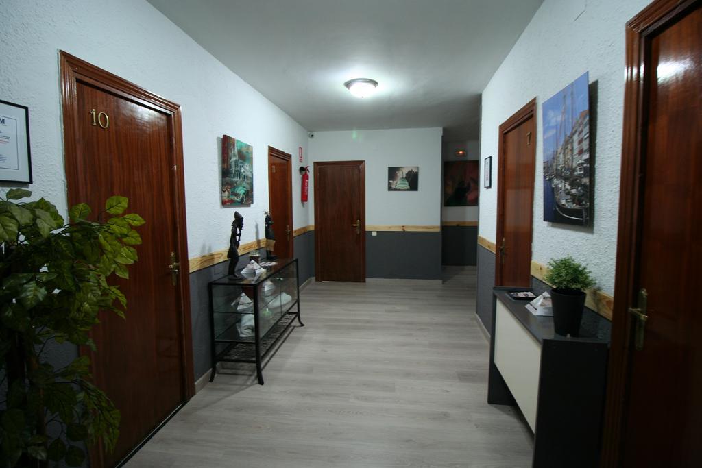 Hostal Restaurante Avenida De Madrid Тарраса Екстер'єр фото