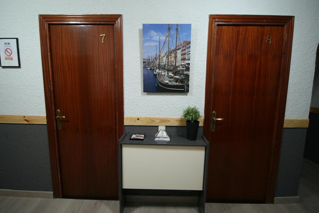 Hostal Restaurante Avenida De Madrid Тарраса Екстер'єр фото