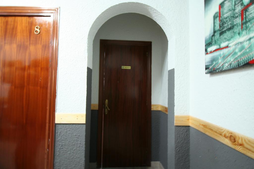 Hostal Restaurante Avenida De Madrid Тарраса Екстер'єр фото