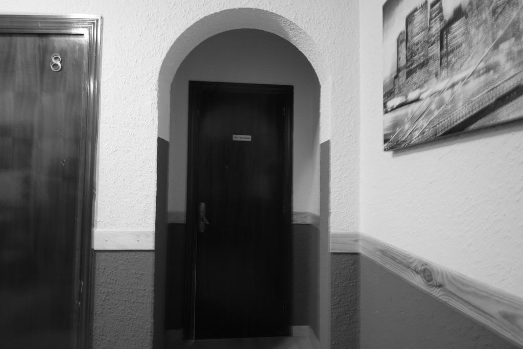 Hostal Restaurante Avenida De Madrid Тарраса Екстер'єр фото