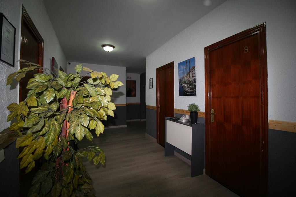 Hostal Restaurante Avenida De Madrid Тарраса Екстер'єр фото