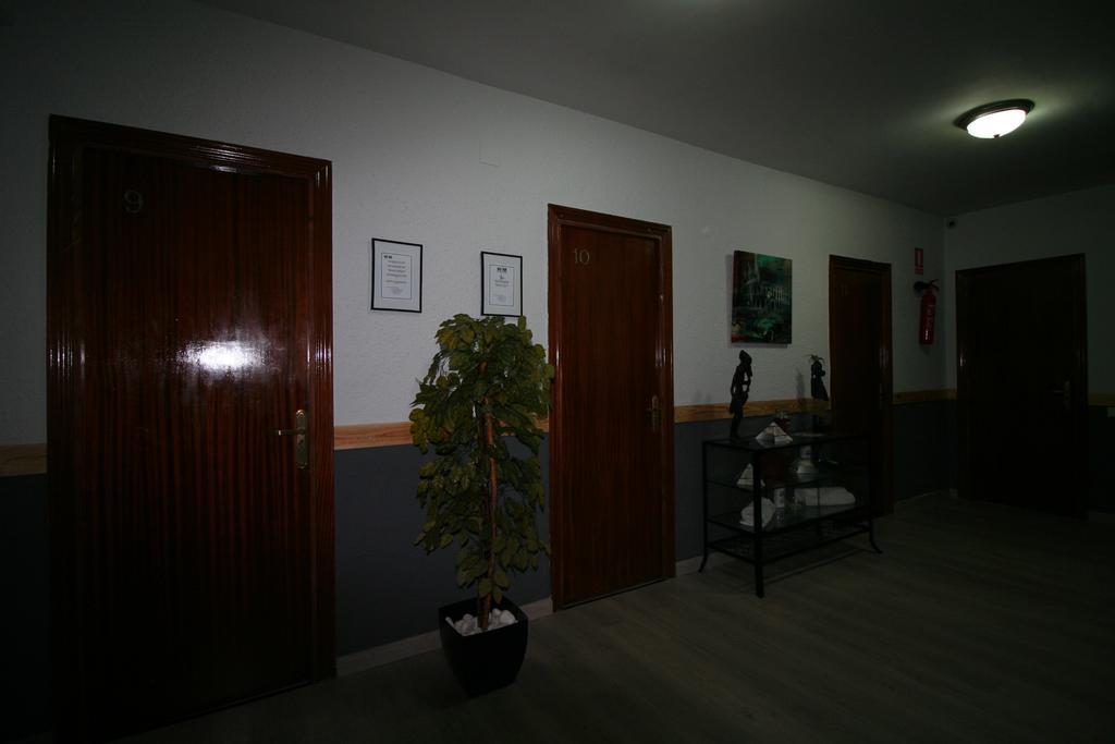 Hostal Restaurante Avenida De Madrid Тарраса Екстер'єр фото