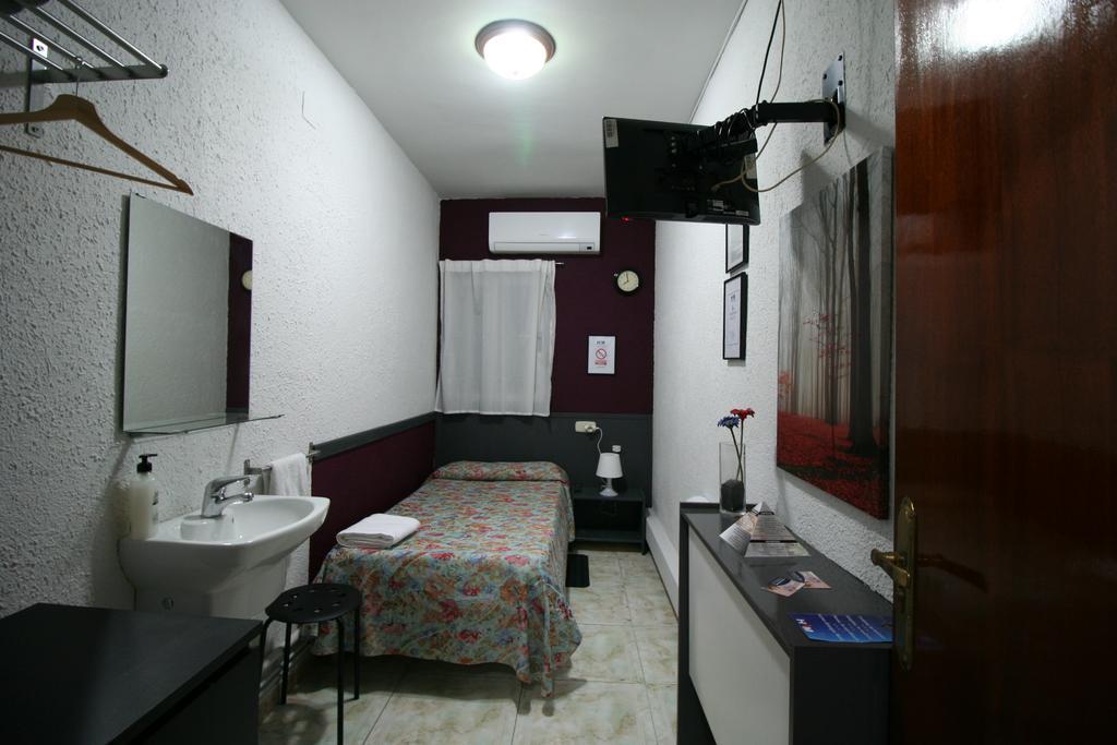 Hostal Restaurante Avenida De Madrid Тарраса Номер фото