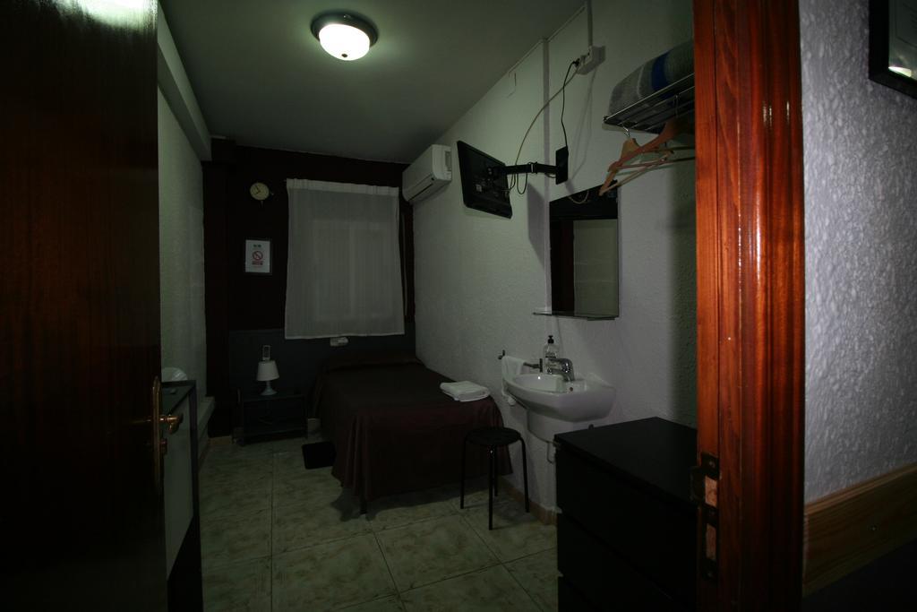 Hostal Restaurante Avenida De Madrid Тарраса Номер фото