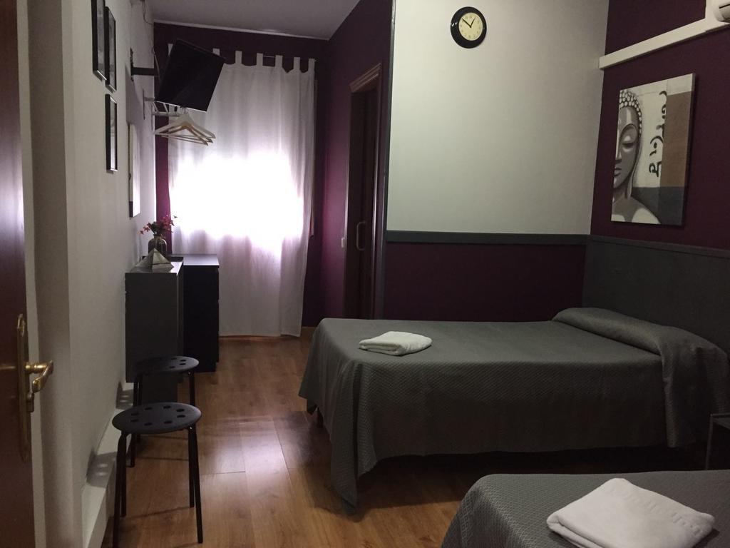 Hostal Restaurante Avenida De Madrid Тарраса Екстер'єр фото