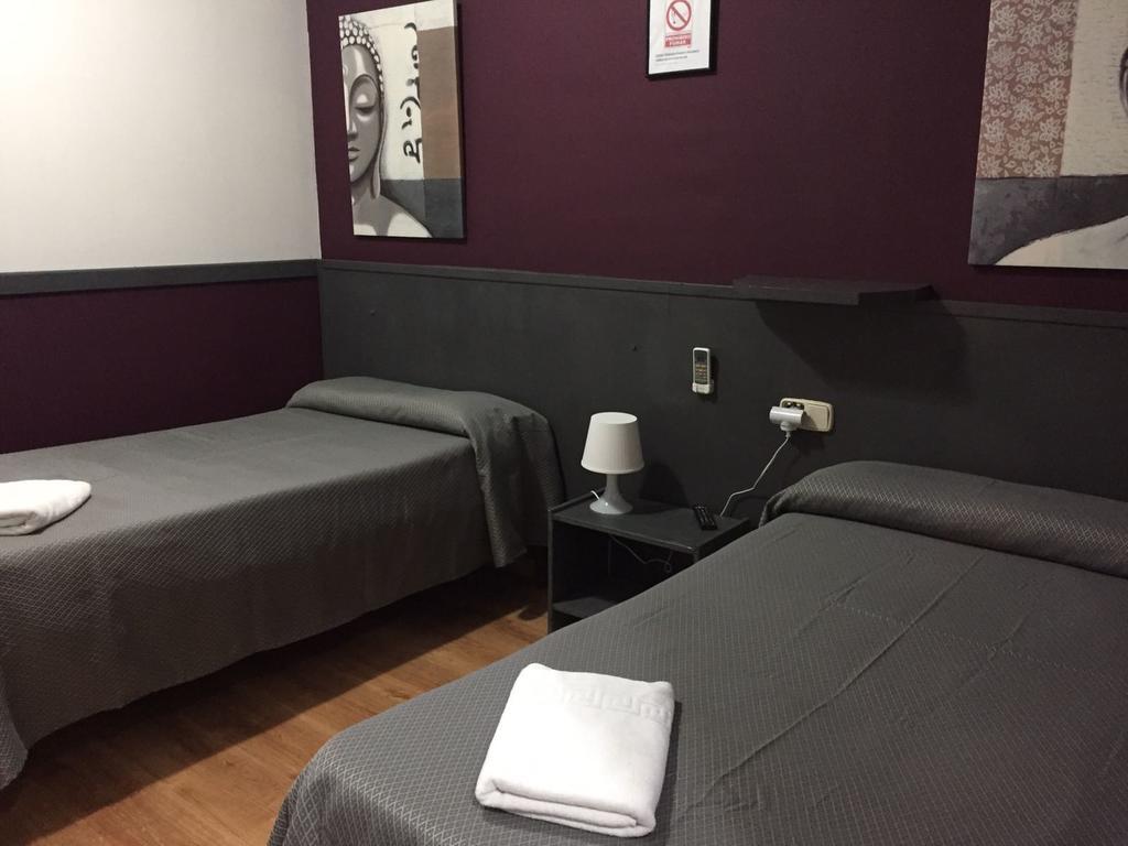 Hostal Restaurante Avenida De Madrid Тарраса Екстер'єр фото