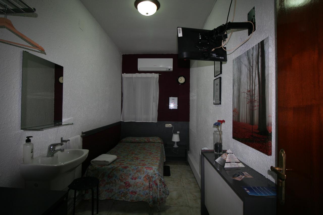 Hostal Restaurante Avenida De Madrid Тарраса Екстер'єр фото