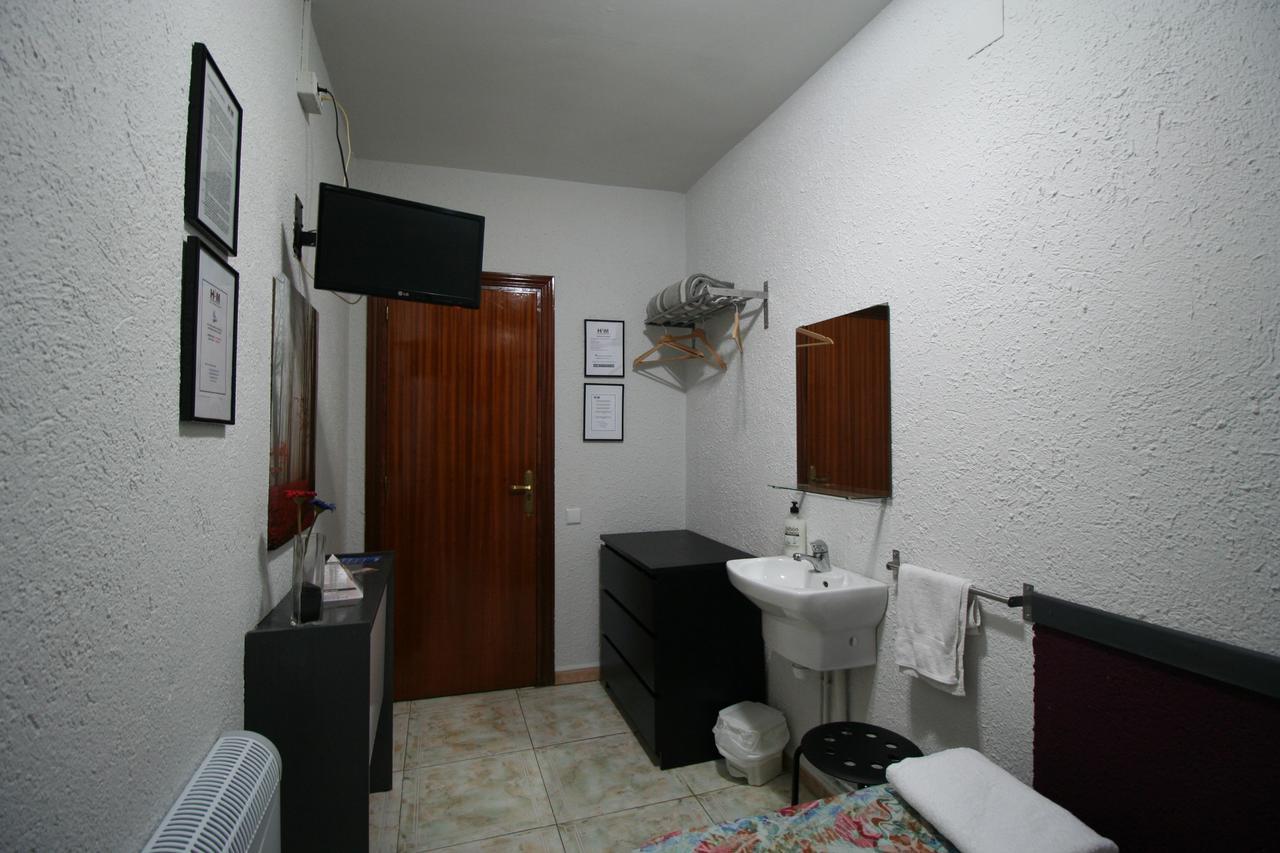 Hostal Restaurante Avenida De Madrid Тарраса Екстер'єр фото