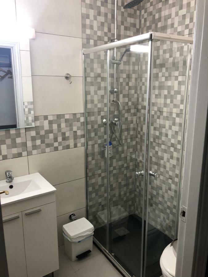Hostal Restaurante Avenida De Madrid Тарраса Екстер'єр фото