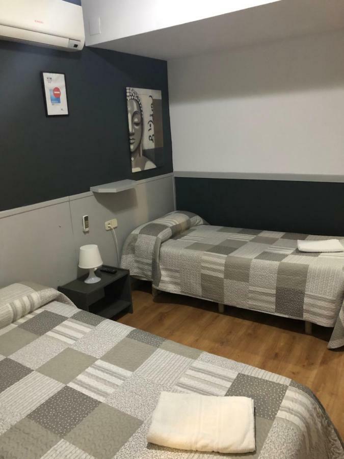 Hostal Restaurante Avenida De Madrid Тарраса Екстер'єр фото