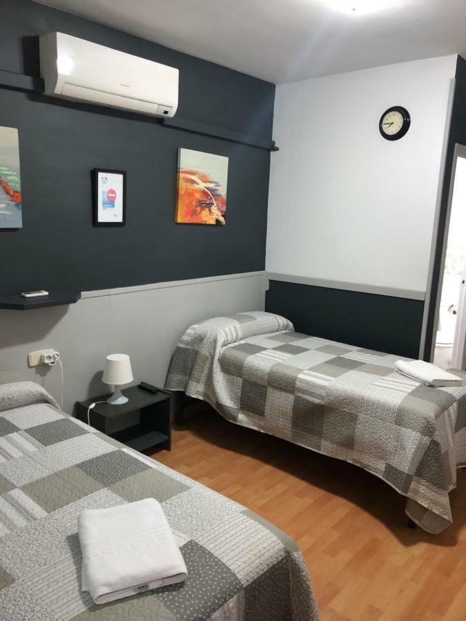 Hostal Restaurante Avenida De Madrid Тарраса Екстер'єр фото